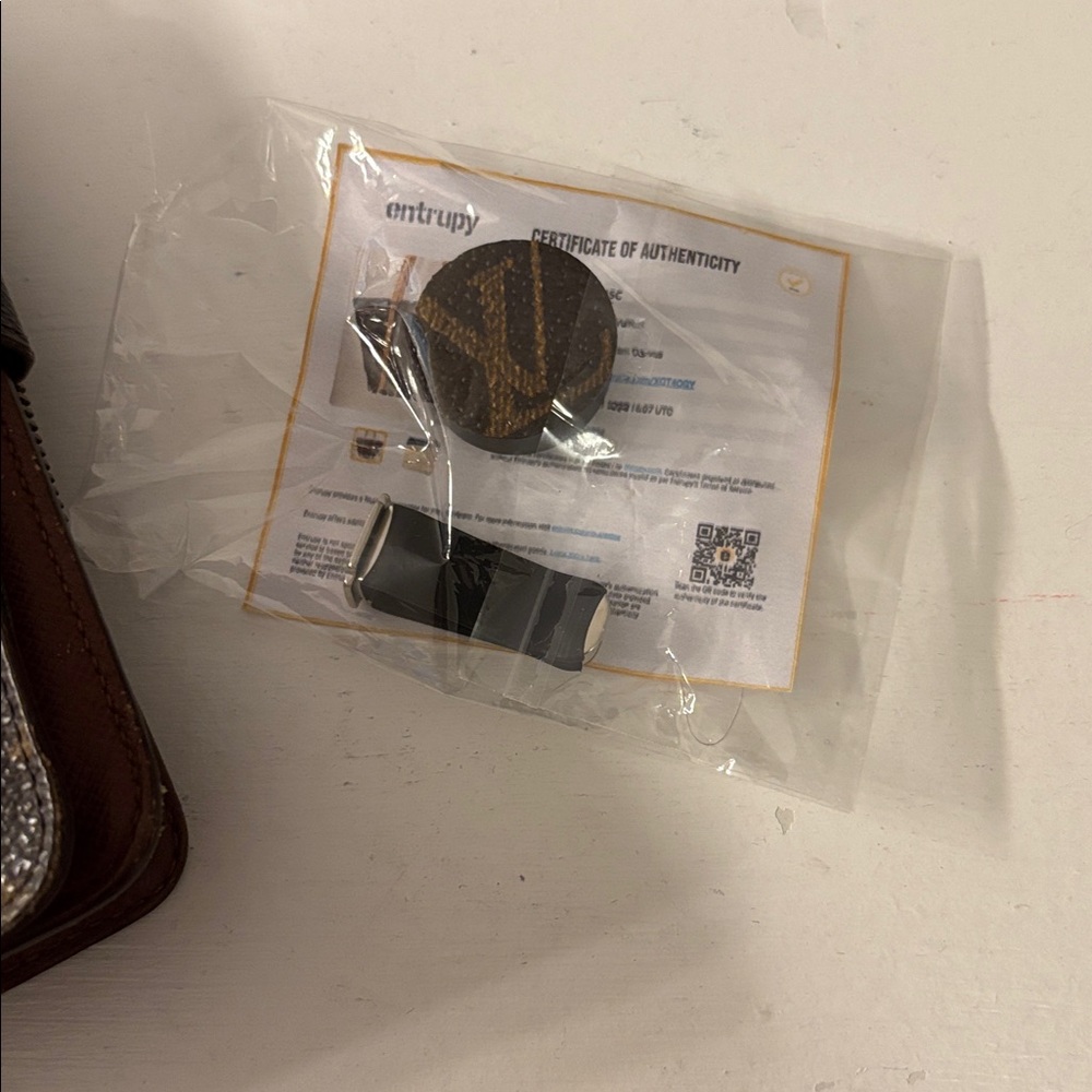 Louis Vuitton Brown Monogram Snap Wallet with free gift. - Picture 8 of 8